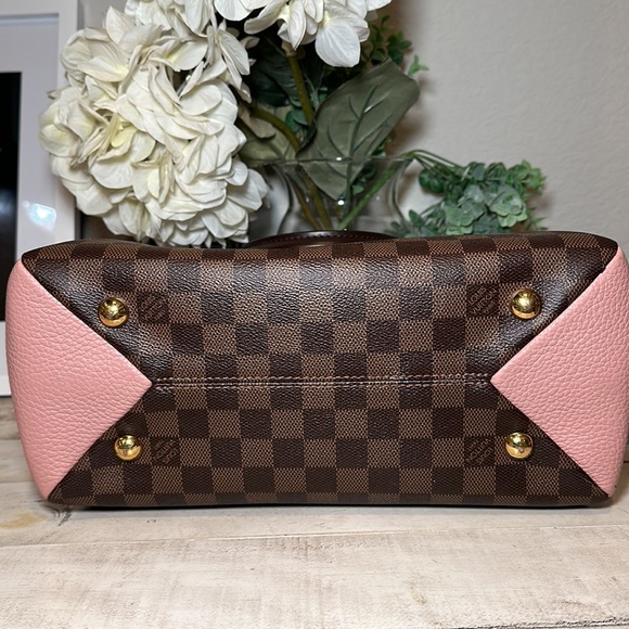 LOUIS VUITTON Brittany Damier Ebene
Magnolia Pink MM Shoulder Bag - Picture 4 of 5